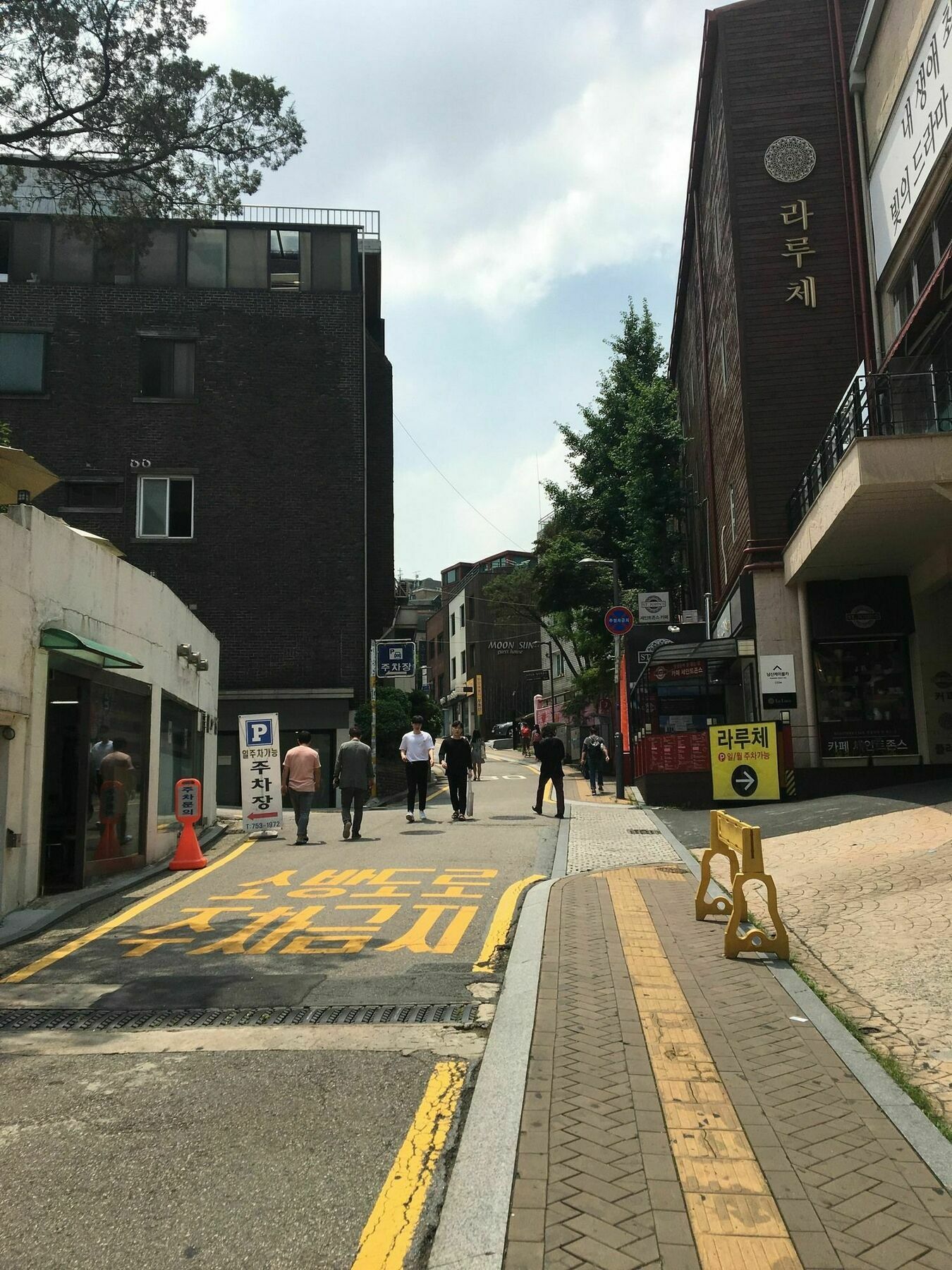 Myeong-dong Good Guest house